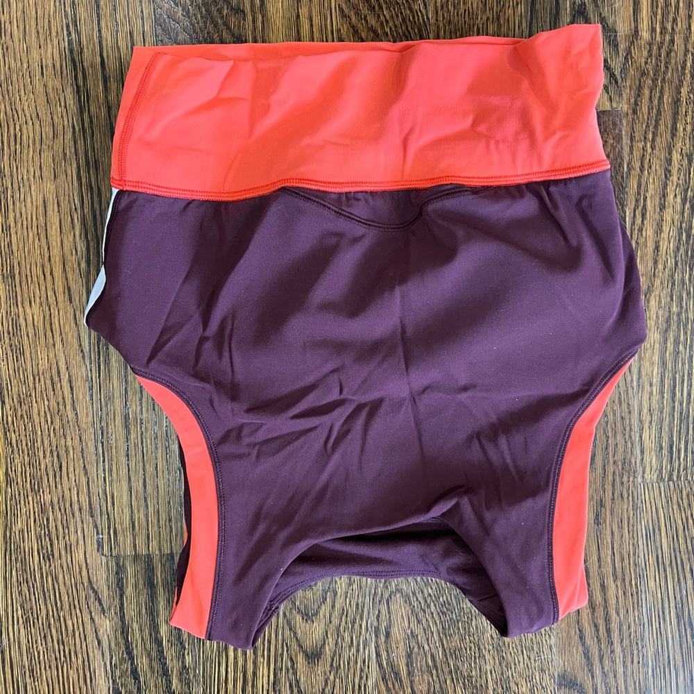 Lululemon crop top